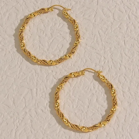 NEW 18K GOLD CUTE TWISTED WAVE HOOP EARRINGS, NICE EARRINGS, CUTE EARRINGS - Picture 3 of 6